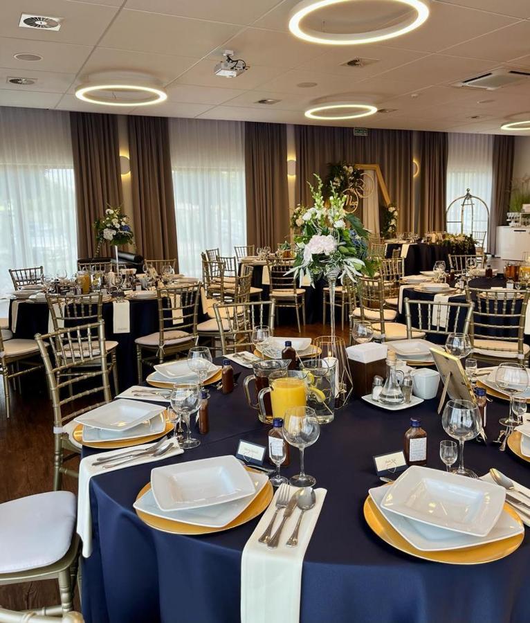 Hotel Arkas Prószków Buitenkant foto