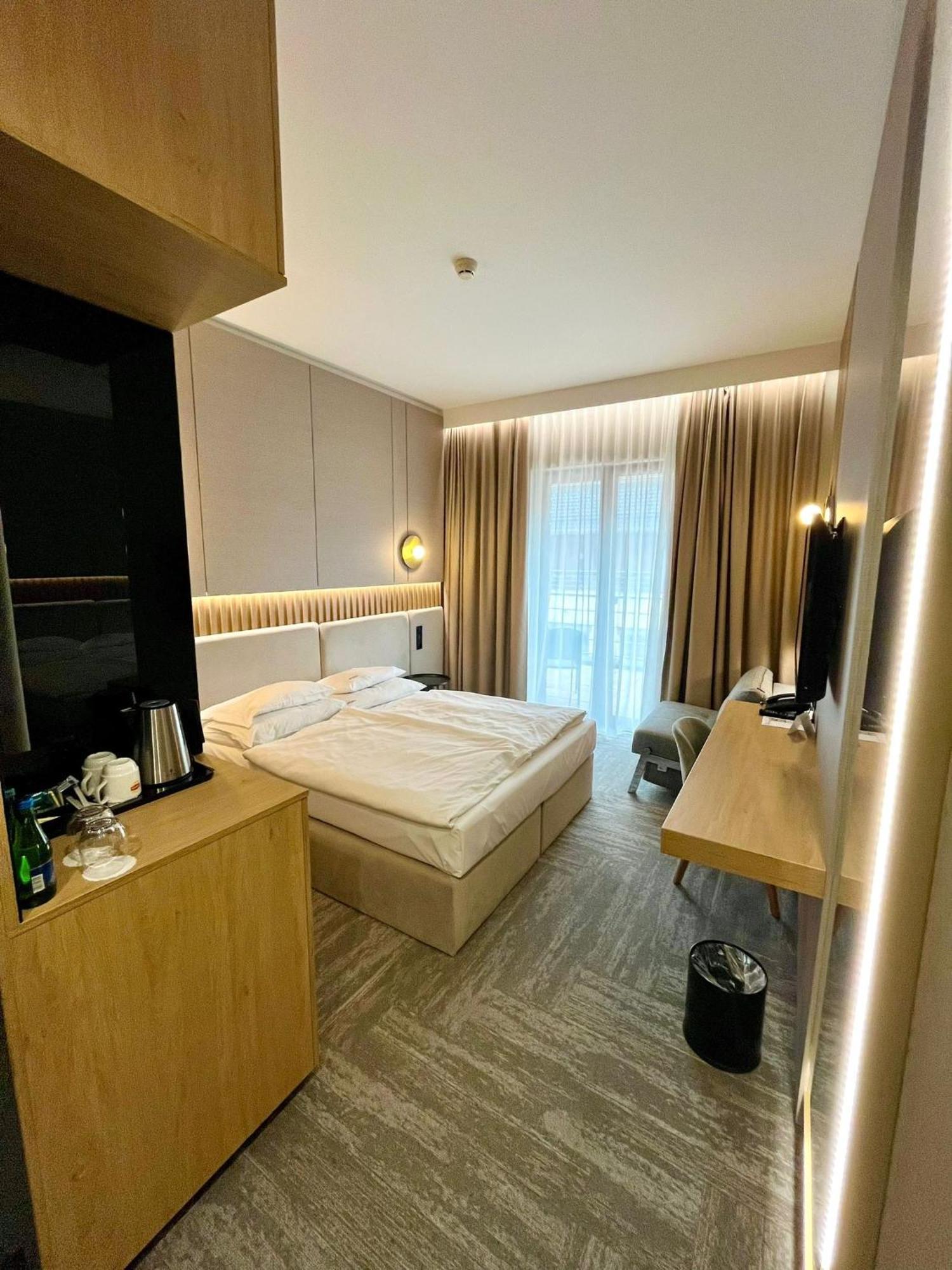 Hotel Arkas Prószków Buitenkant foto