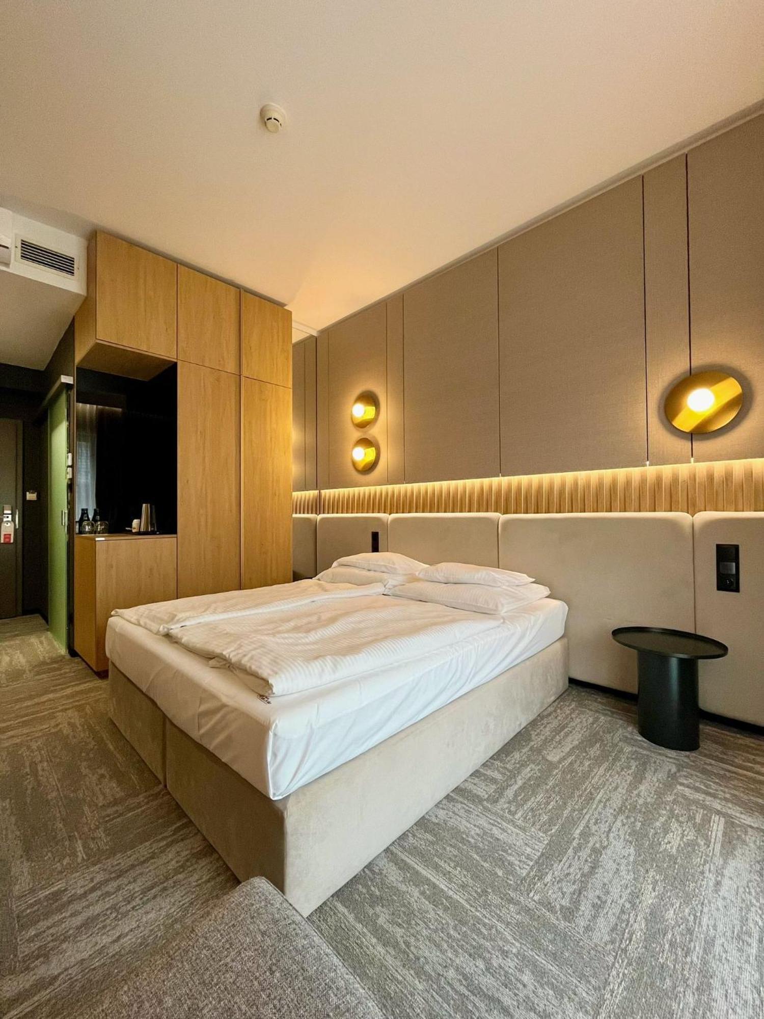 Hotel Arkas Prószków Buitenkant foto