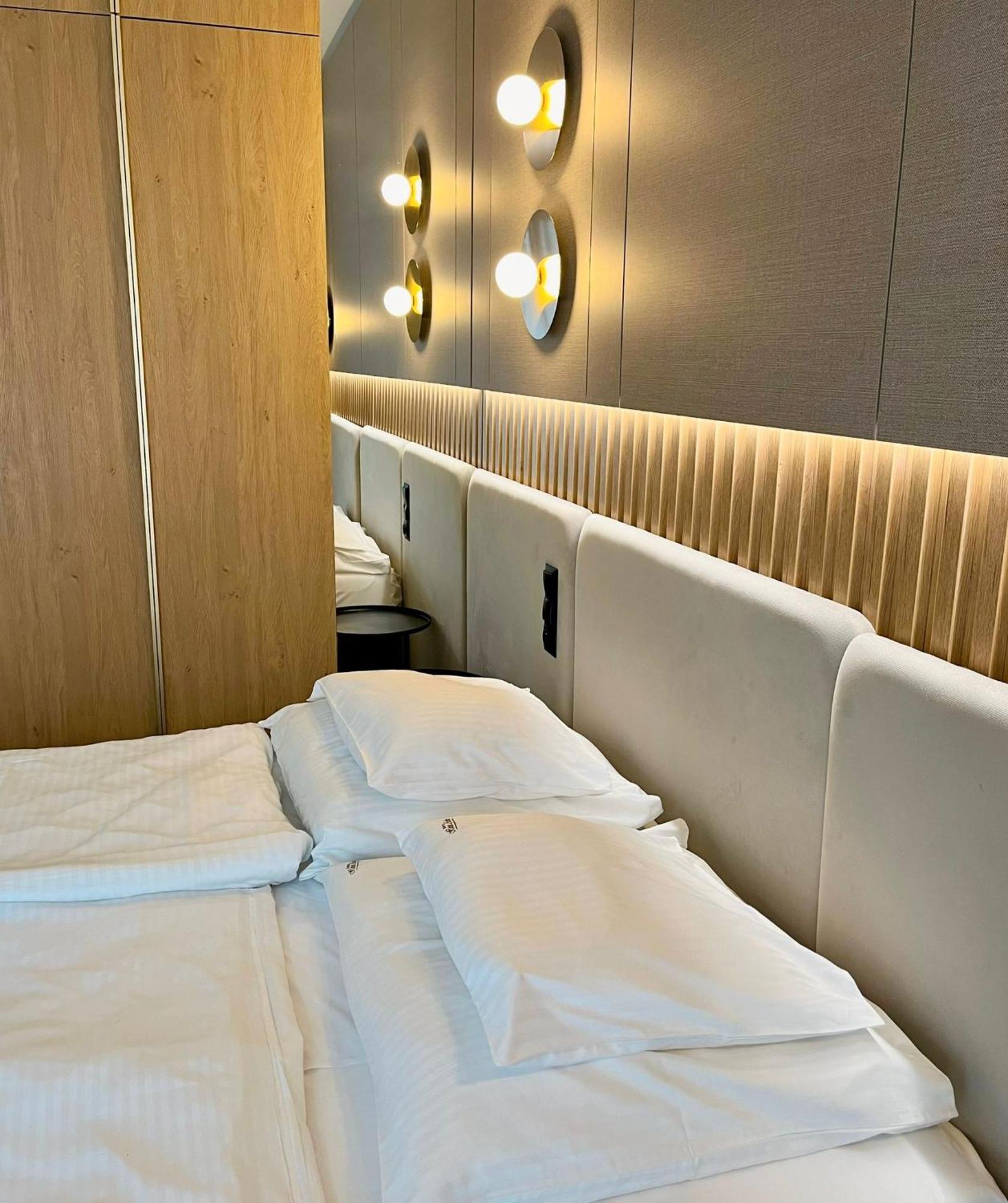 Hotel Arkas Prószków Buitenkant foto
