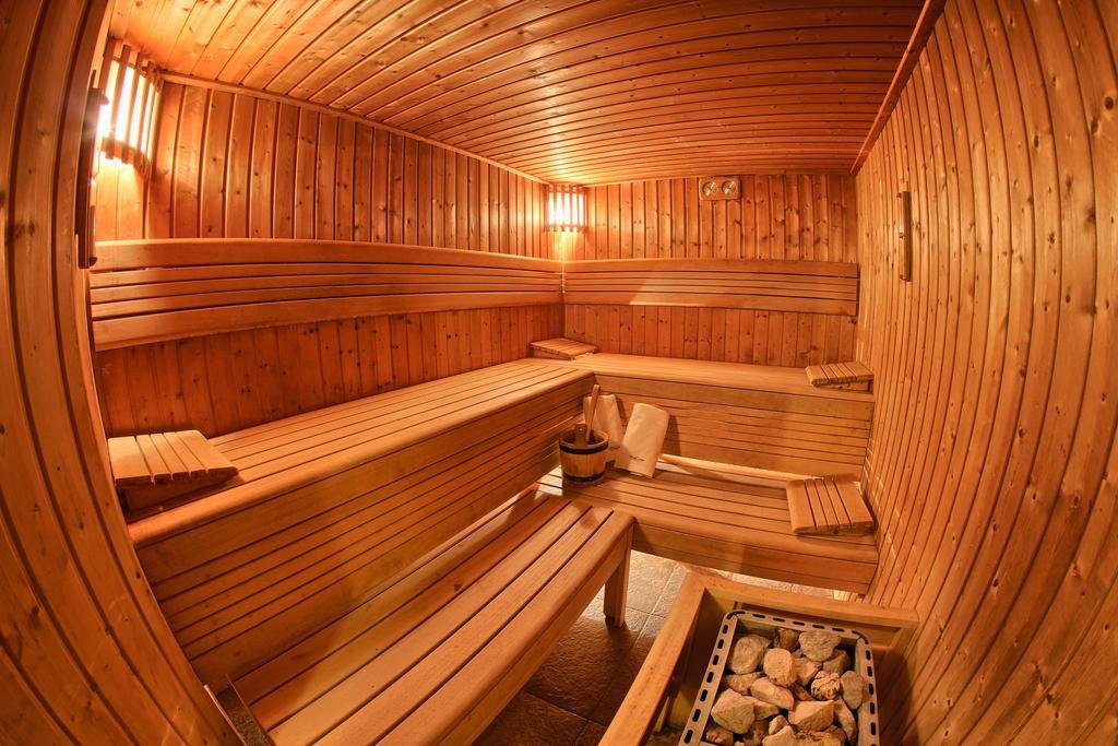 Hotel Arkas Prószków Buitenkant foto