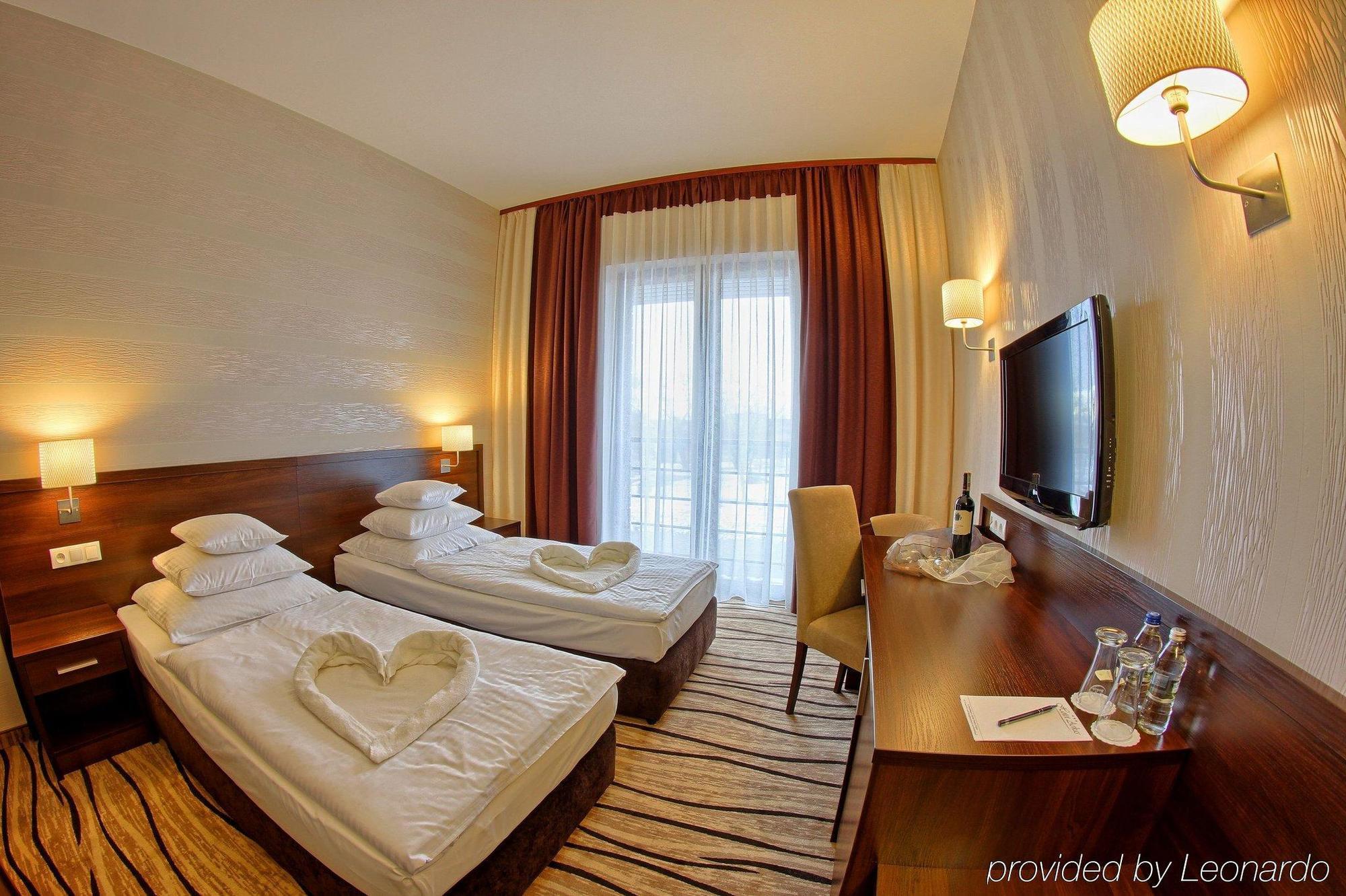 Hotel Arkas Prószków Buitenkant foto