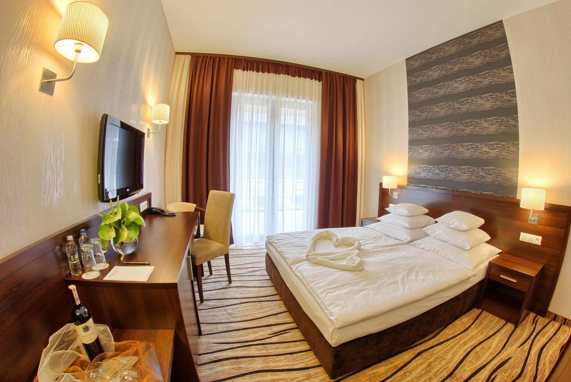 Hotel Arkas Prószków Buitenkant foto