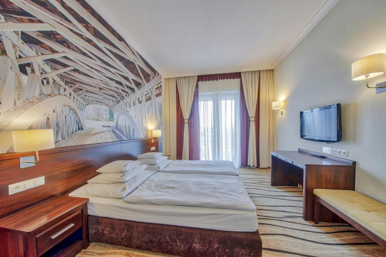 Hotel Arkas Prószków Buitenkant foto