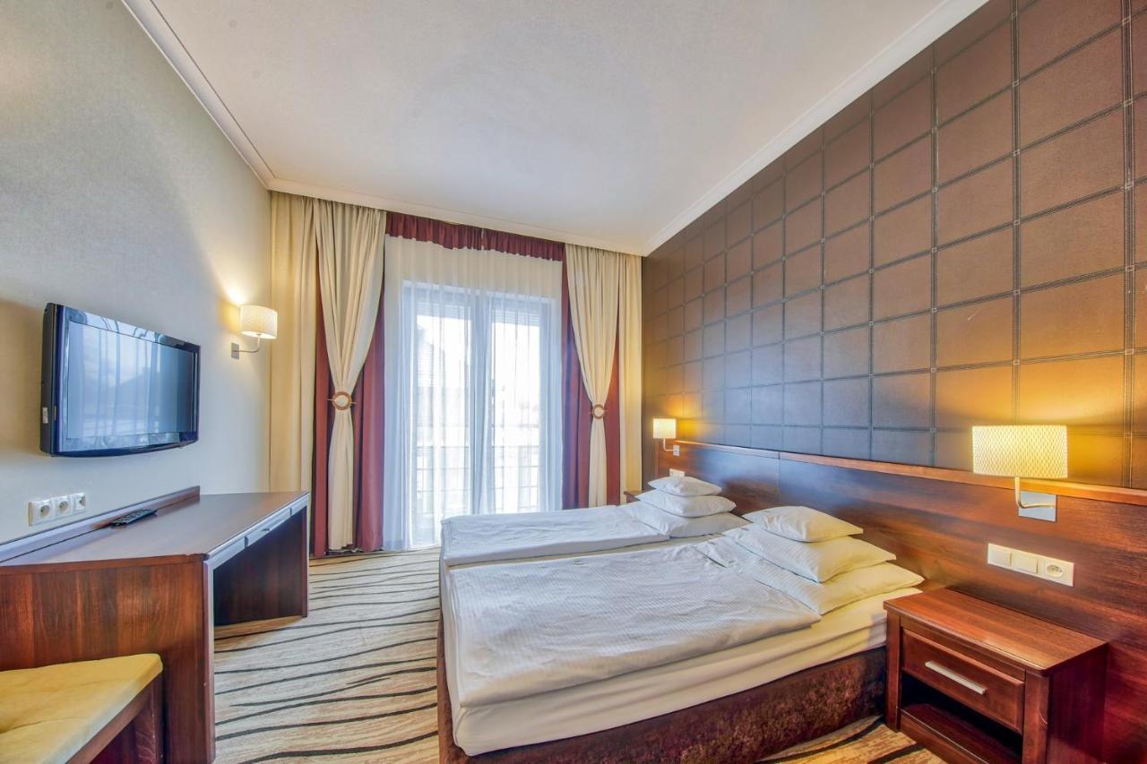 Hotel Arkas Prószków Buitenkant foto
